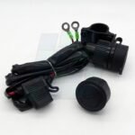 TOMACORRIENTE CON ENCENDEDOR PARA MOTO CON SOPORTE PARA MANUBRIO, CON TAPA Y PORTAFUSIBLE - Imagen 2