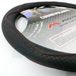 CUBRE VOLANTE 38CM NEGRO CON CUADRILLE TRAMADO COSTURA ROJA CON ONDAS ROJAS - Imagen 2