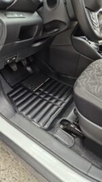 ALFOMBRA TERMOFORMADA NISSAN KICKS 2016-2026 MODELO LUXURY - Imagen 4