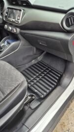 ALFOMBRA TERMOFORMADA NISSAN KICKS 2016-2026 MODELO LUXURY - Imagen 7