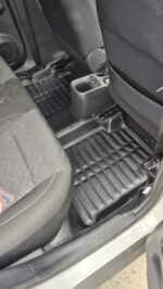 ALFOMBRA TERMOFORMADA NISSAN KICKS 2016-2026 MODELO LUXURY - Imagen 8